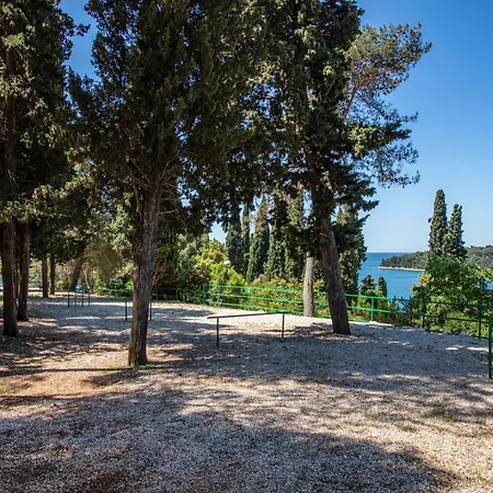 Porton Nature Hideouts Pitches *