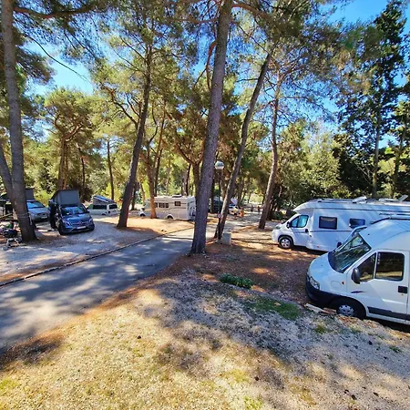 Campsite Porton Nature Hideouts Pitches *