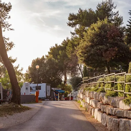 Porton Nature Hideouts Pitches Kamp *