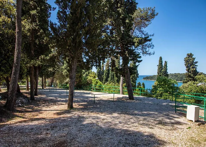 Porton Nature Hideouts Pitches *
